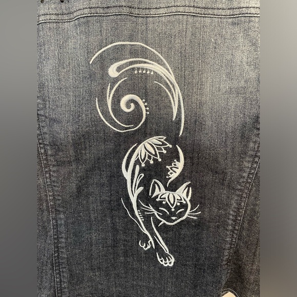 Chico’s Custom Embroidered Cat Jean Jacket size 1 Medium - Picture 6 of 6